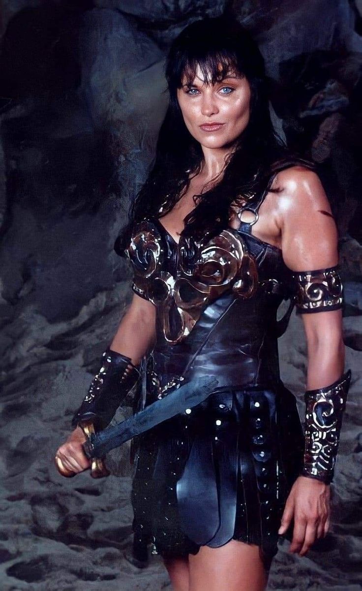 Xena And Gabrielle, Renée O'connor, Lucy Lawless, Xena Warrior Princess, Xena Warrior, Princess Photo, Best Friend Poses, Princess Outfits, Warrior Princess