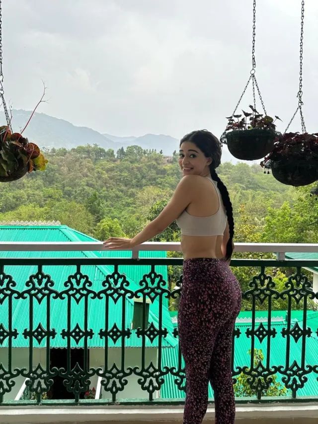 Ananya Panday’s Mesmerizing Dehradun Trip! Human Knee, Ananya Pandey, Ananya Panday, Neon Bikinis, Dehradun, Beautiful Women Over 40, Bollywood Girls, Indian Actress Hot Pics, Instagram Business