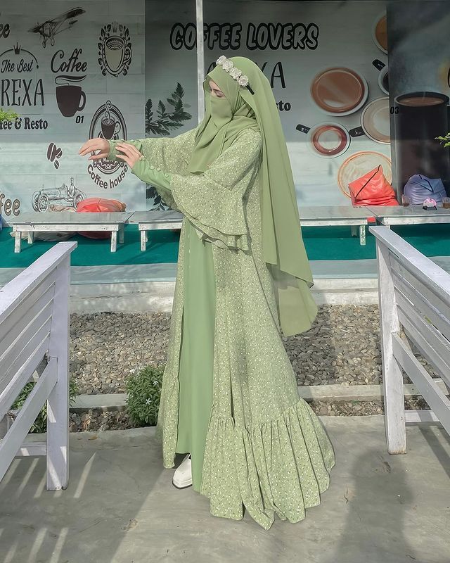 Hijab Fashion Aesthetic, Niqabi Bride, Green Hijab, Muslim Long Dress, Islamic Modest Fashion, Modest Outfits Muslim, Muslim Women Clothing, Outfits Muslim, Abaya Collection