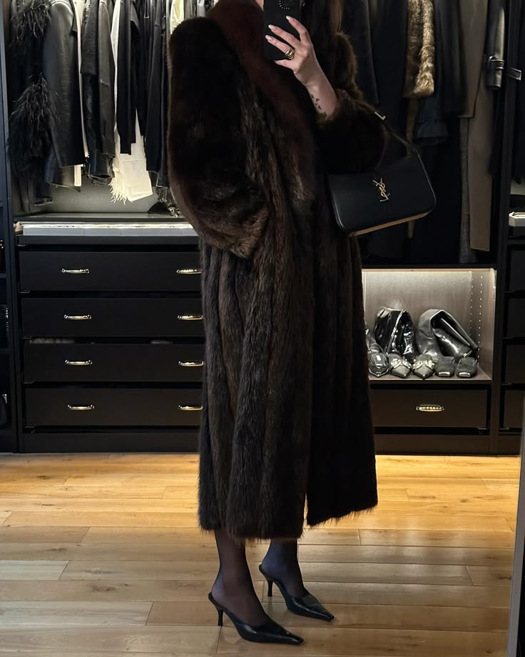 Mink Coats Outfit, Long Fur Coat Outfit, Brown Fur Coat Outfit, Brown Fur Coat, Fur Coat Outfit, Black Fur Coat, Long Fur Coat, Mob Wife, Brown Fur