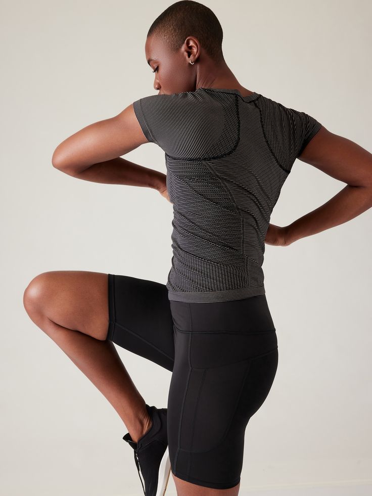 FOR: Medium to high impact workouts at the gym, studio, or outdoors FEEL: Seamless construction for maximum comfort and minimal chafing FAVE: Hydrogen odor-controlling yarns keep your favorite styles unstinkable and fresher for longer Grippers at inner hem to prevent it riding up Fitted next to the body Body length in size medium: Regular: 26"  Body length in size Plus/2X: Regular: 26". Black Compressive Seamless Top, High Stretch Seamless Technical Tops, Compressive Sportswear T-shirt For Workout, Athleisure Seamless T-shirt For Workout, Seamless Athletic Fit Activewear For Training, Functional Compressive Seamless Tops, Gray Compressive Activewear For Light Sports, Seamless Construction Activewear For Training, Technical Seamless Activewear For Training