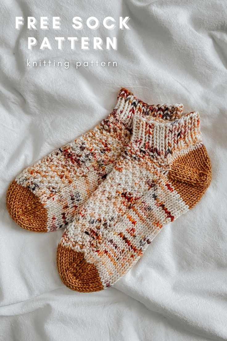 two pairs of knitted socks sitting on top of a white sheet with text overlay that reads free sock pattern knitting pattern