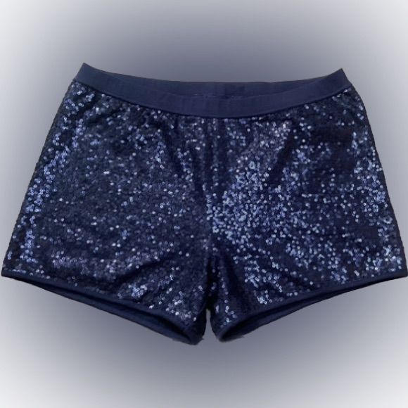 Brand New Wo Tags Aerie Short Shorts Sequins With Lining Blue Color Size Medium Stretchable Looks Great With Tall Boots ! Bundle And Save Shipping ! Blue Shorts For Night Out, Casual Blue Shorts For Party, Aerie Shorts, Dressy Shorts, Short Shorts, Tall Boots, Blue Color, Size Medium, Womens Shorts