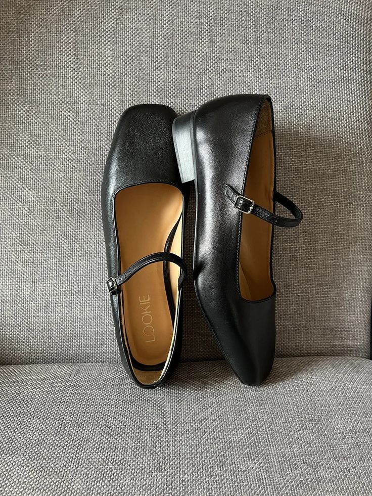 Two Toe Shoes, Black Mary Janes Flats, Mary Jane Flat Shoes, Vintage Women Shoes, Different Shoes, Shoe Pictures, Vintage Mary Janes, Black Flat Shoes, Square Toe Mary Jane