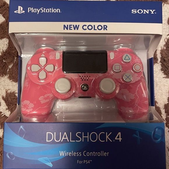 Pink PS4 Controller Ps4 Aesthetic, Ps4 Setup, Control Ps4, Hello Kitty Games, Future Electronics, Ps3 Controller, Pink Games, Gamer Room Decor, Cool Hello Kitty