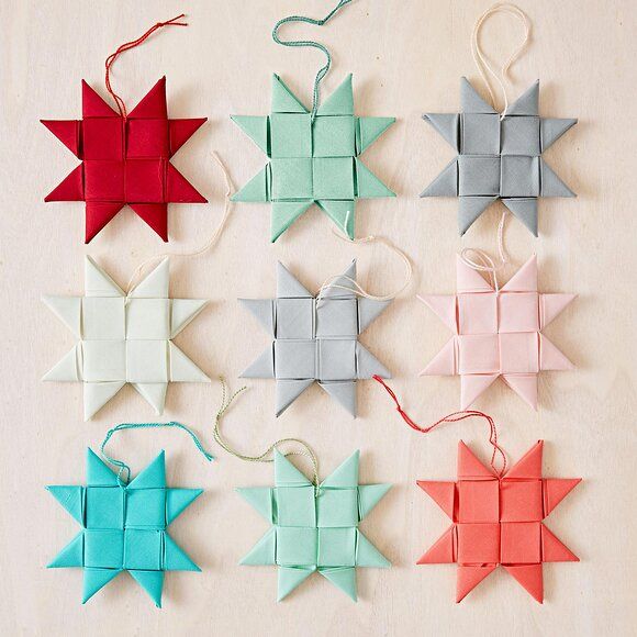 the origami stars are arranged in different colors