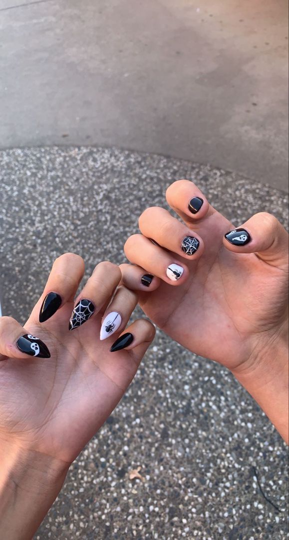 Matching Nails Halloween, Halloween Nails Couple, Spooky Nail Art Short, Couples Matching Halloween Nails, Halloween Masc Nails, Halloween Couple Nails, Matching Halloween Nails With Boyfriend, Male Halloween Nails, Halloween Men Nails