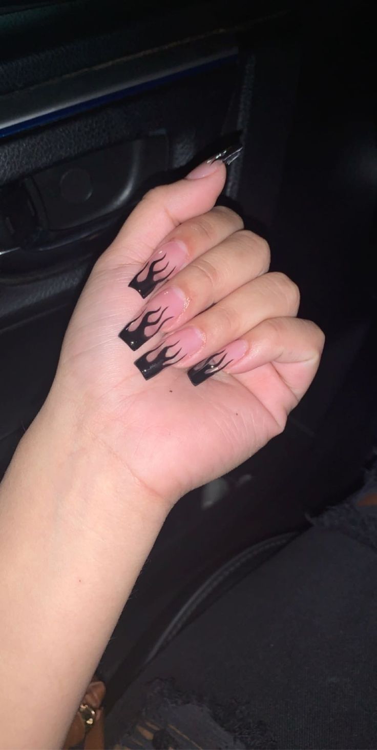 Black Nails Fire Design, Black French Flame Nails, Black Flame Nails Square, Black French Tip Nails With Flames, Flame Nails Acrylic Black, French Tip With Fire Design, Black Flame Nails Coffin, Black And White Fire Nails, Flame Nails Square