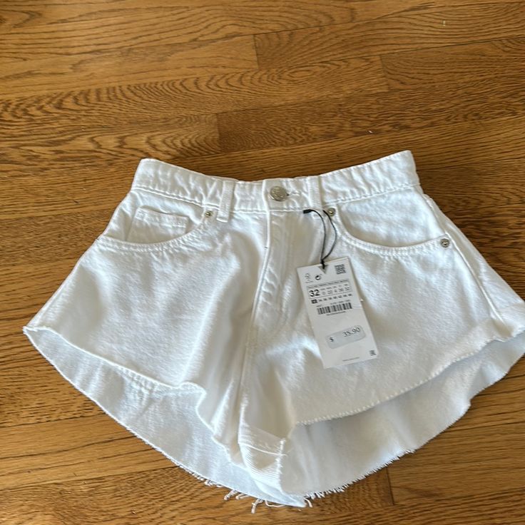 Zara White Denim Ahorts Size 00 Brand New Summer Mid-rise Jean Shorts With Pockets, Mid-rise Jean Shorts With Pockets For Summer, Casual Jean Shorts For Spring, Summer Cotton Cutoff Jeans, Cotton Jean Shorts For Summer, Summer Jeans Shorts With Pockets, Casual Cutoff Shorts For Summer, Mid-rise Shorts With Pockets For Summer, Casual Mid-rise Shorts For Summer