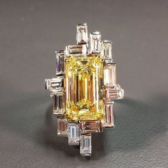 Finger Accessories, Fancy Yellow Diamond Ring, Bijoux Art Deco, Yellow Diamond Ring, Canary Diamond, Bijoux Art Nouveau, Lady Fingers, Yellow Diamond Rings, Fancy Yellow Diamond