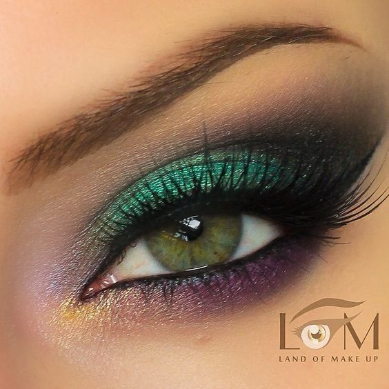 Makeup Over 40, Dramatic Eye Makeup, Glitter Eye Makeup, Eye Makeup Pictures, Lovely Eyes, Youtube Makeup, Dramatic Eyes, Makijaż Smokey Eye, Colorful Eye Makeup