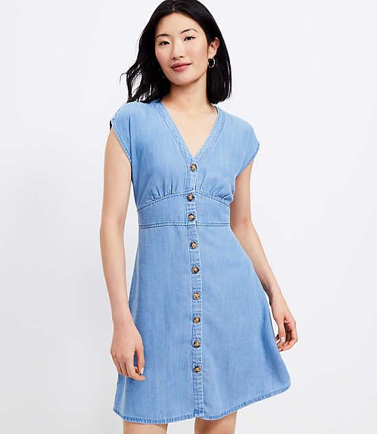 With a defined waist and button front, this tailored and flattering dress flaunts just the right amount of easy-going, modern energy. V-neck. Button front. Cap sleeves. Loft Tall Chambray Button Flare Dress Size 12 Botanic Blue Wash Women's by Loft Size Regular - 12 Botanic Blue Wash Women's Fit, &, Flare, Dresses, Everyday, 60%, Tencel, 20%, Linen, 20%, Polyester, Machine, Washable Petite Long Sleeve Dress, Trendy Petite Clothing, Dresses Everyday, Eyelet Lace Dress, Flare Dresses, Tank Dresses, Defined Waist, Flattering Dress, Loft Dress