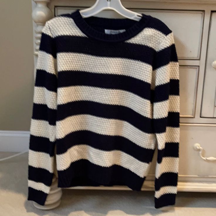 Forever 21 Blue And Cream Strip Sweater. Brand New Never Worn Size Medium. 100 Percent Acrylic. New With Tags Strip Sweater, Light Grey Cardigan, Thrift Inspo, Hot Pink Sweater, Leopard Sweater, Marled Sweater, Long Knit Cardigan, Orange Sweaters, Forever 21 Sweater