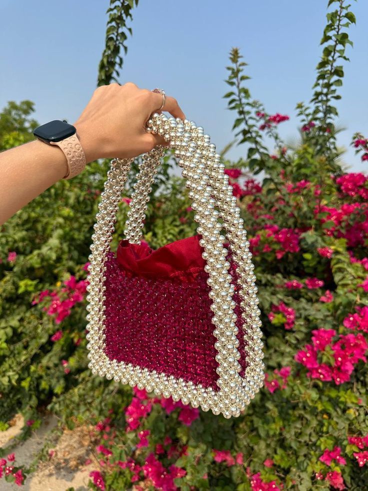 Pearl Bags, Hand Beaded Bag, Bags Patterns, Diy Bag Designs, Bag Pattern Free, Diy Bags Patterns, New Bags, Crystal Bags, Bead Charms Diy