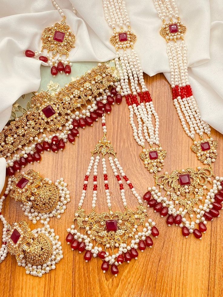 Beautiful Kundan bridal set. This set is gold plated and high quality. Message me for anymore questions! shipping is free Kundan Bridal Set, Bridal Jewelry Indian, Spraying Perfume, Bride Indian, Artificial Jewelry, Washing Your Hands, Locket Bracelet, Wearing Jewelry, Dance Jewelry