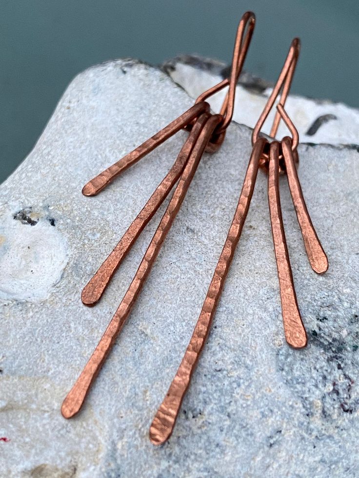 Hammered and handmade Lines copper earrings. Copper Line earring with pattern. They are designed and forged in my own workstation. All pieces are made from copper. Made with love.  Danish Design made by Merrilldesign. Handmade jewelry in copper. Buy for a gift or for yourself. Viking Earrings, Metal Jewelry Making, Silver Circle Earrings, Hammered Earrings, Metal Smithing, Basic Jewelry, Geometric Studs, Silver Earrings Handmade, Dainty Studs