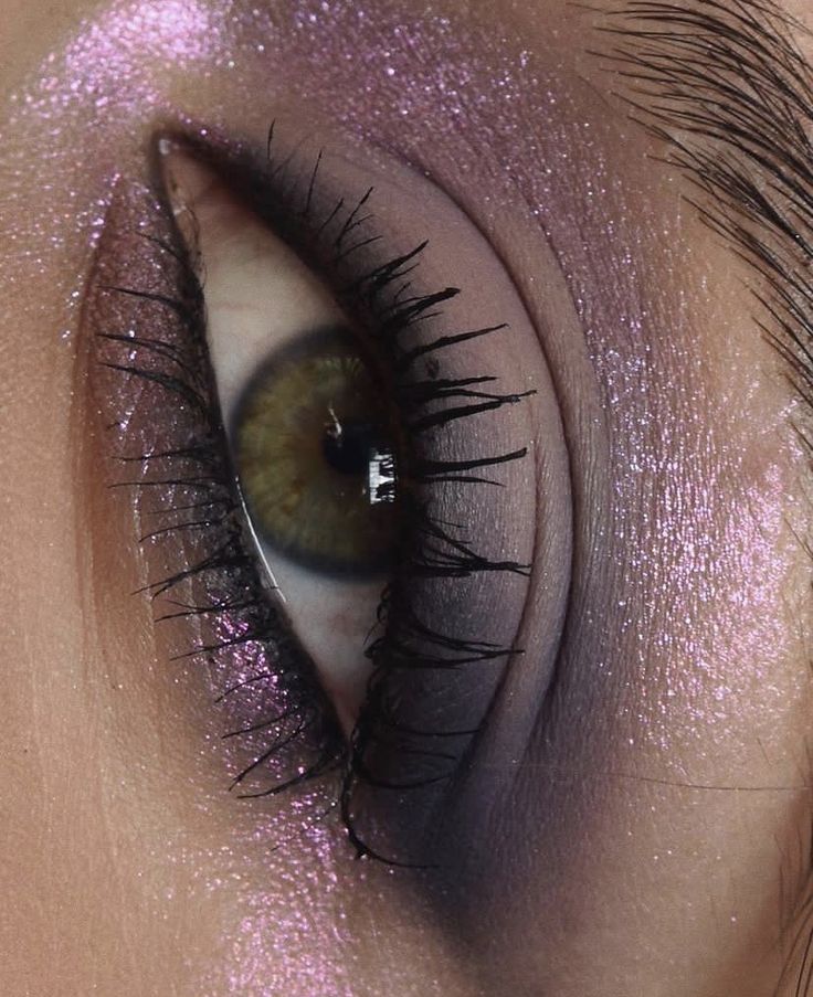 Purple Eyeshadow Hazel Eyes, Purple Grunge Makeup, Dark Purple Makeup, Goth Aesthetic Makeup, Dark Purple Eyeshadow, Purple Glitter Makeup, Pink Glitter Eyeshadow, Punk Makeup, Eyeliner Eyeshadow