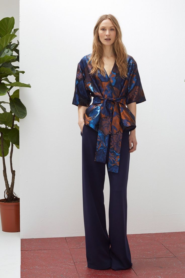 Rodebjer Resort 2016 Fashion Show Resort 2016 Fashion, Mode Kimono, Batik Design, Looks Chic, Japan Fashion, 2016 Fashion, Mode Inspiration, Kimono Fashion, Stardust