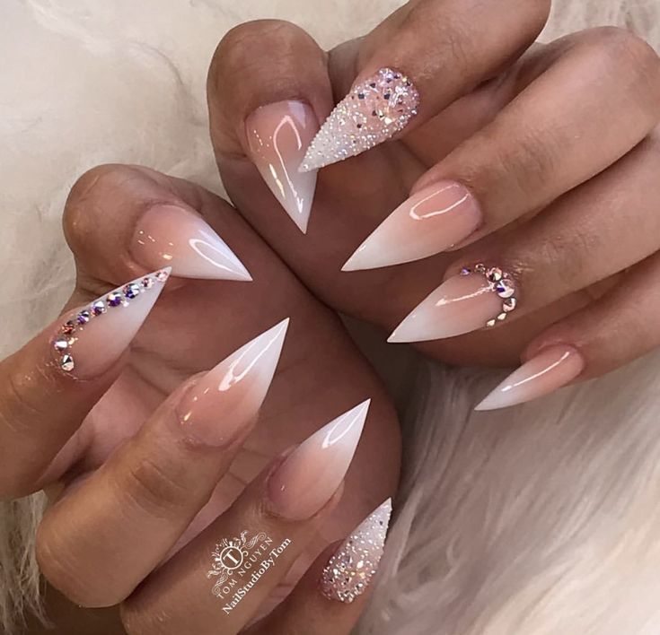 Atl Nails, Stelito Nails, Stilleto Nails Designs, Pointy Nails, Ombre Acrylic Nails, Nails Design With Rhinestones, Stiletto Nails Designs, Nail Swag, Acrylic Nails Coffin Short