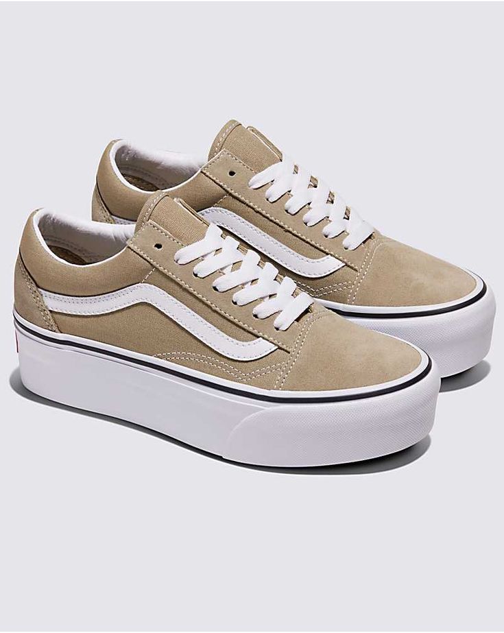 Old Skool Stackform Shoe Womens Platform Vans, Women’s Platform Sneakers, Vans Platform Sneakers Outfit, Platforms Aesthetic, Platform Sneakers Outfit, Vans Platform Sneakers, Old Skool Stackform, Vans Shoes Women, Casual Work Shoes