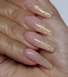 Nails Inspiration Champagne, Nail Ideas Champagne, Gold Tip Nails Coffin, Gold Nails Ideas For Prom, Champagne Nails For Quince, Nails To Match Terracotta Dress, Nail Designs For Gel Nails, Cute Champagne Nails, Soft Pink And Gold Nails