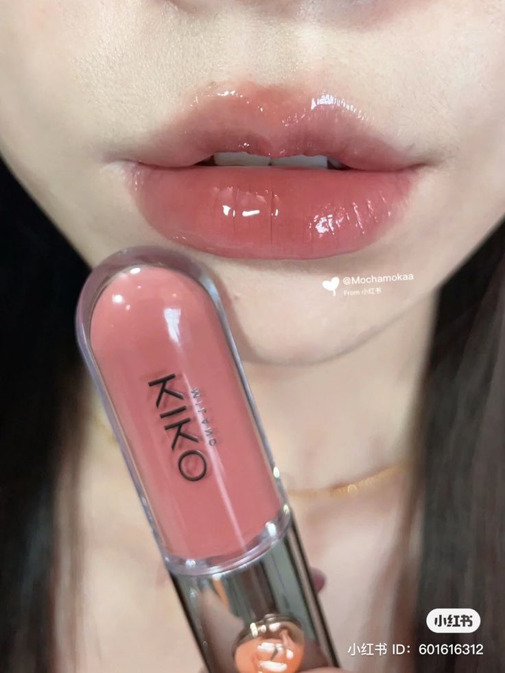 Douyin Lip Products, Douyin Makeup Products, Asian Lips, Korean Makeup Products, Kiko Lipgloss, Girls Lip Gloss, Makeup Accesories, Lip Makeup Tutorial, Fancy Makeup