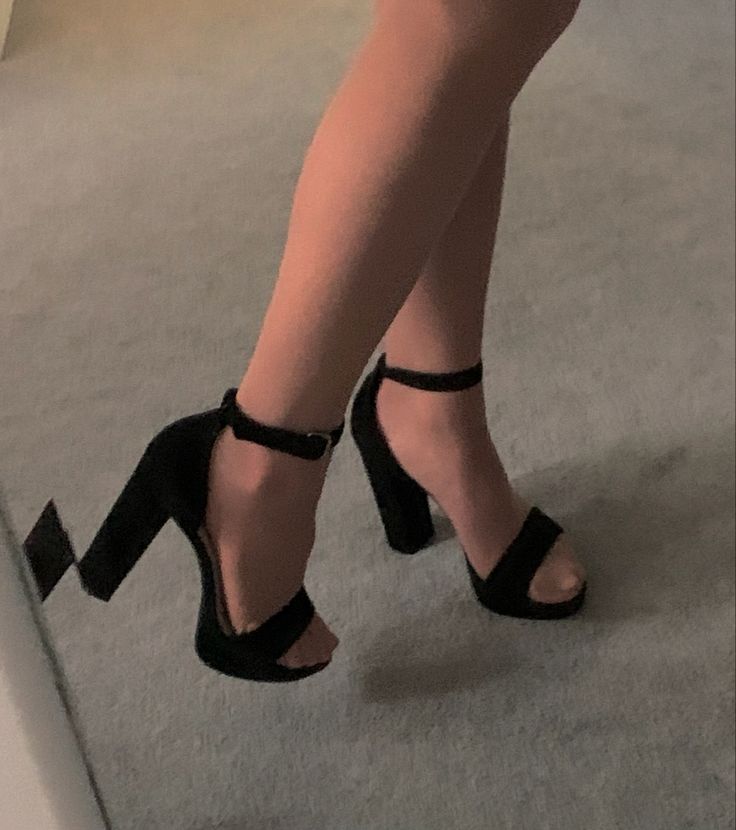 Highheels Shoes Aesthetic, Shoes Party Night, Prom Hills Shoes, Prom Heels For Black Dress, Aesthetic Prom Shoes, Prom Shoes 2023, Heals For Graduation, Black Party Heels, Aestethic Heels