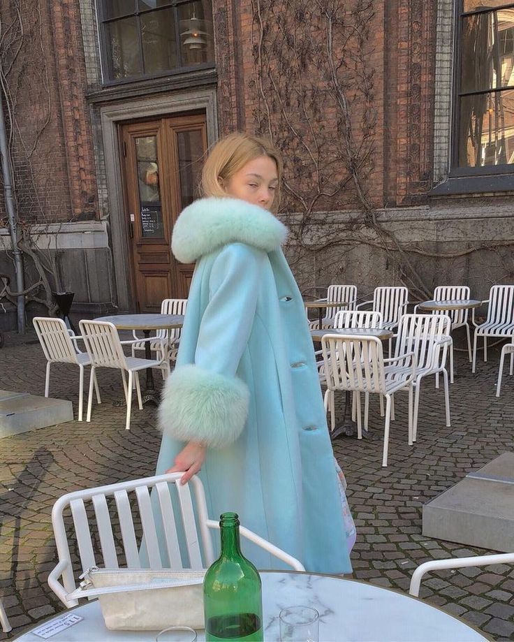 Ice Blue Outfit, Looks Pinterest, Winter Chic, Winter Fits, Carrie Bradshaw, Mode Inspo, Blue Outfit, Tiffany Blue, Mode Vintage