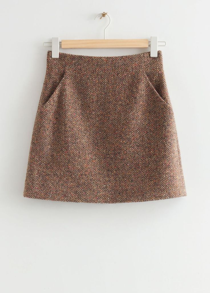 Spring Work Outfits, Red Mini Skirt, Wool Mini Skirt, Brown Tweed, Tweed Mini Skirt, Vintage Inspired Outfits, A Line Mini Skirt, Winter Girls, Tweed Skirt