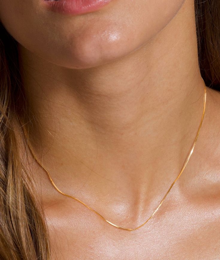 "A gorgeous box chain necklace perfect for yourself or a gift for someone dear! Lovely accent piece for a stunning look. They are perfect alone or layered with other pieces. Model is wearing 16\" length necklace. We beautifully package every item in a jewelry gift box. * 14k Gold Filled or 14k Solid Gold * All orders are hand crafted with care from our happy studio in sunny Miami, FL * All items are ethically sourced by me for durability & perfect finishes * It's not only meant to look beaut Tiny Gold Necklace, Gold Neck Chain, Simple Chain Necklace, Dainty Necklace Layered, Dainty Chain Necklace, Gold Chain Design, Gold Necklace Simple, Box Chain Necklace, Solid Gold Necklace