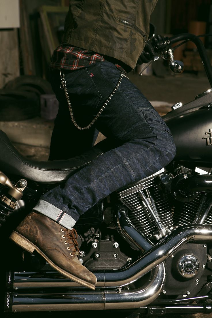 PANDO MOTO - style, function, protection. Motorcycle Mens Fashion, Gentleman Motorcycle Style, Rugged Motorcycle Style Men, Biker Man Outfit, Biker Style Men Outfits, Men Motorcycle Outfit, Biker Fashion Men, Mens Rugged Style Outdoors, Motorcycle Style Mens