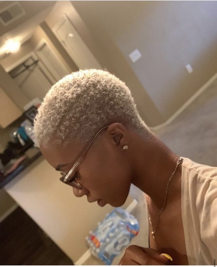 Short Bleached Hair, Hair Ideas For Women, Buzzed Hair Women, Short Platinum Blonde Hair, Big Chop Natural Hair, Short Dyed Hair, Short Natural Haircuts, Short Hair Designs, Short Natural Curly Hair