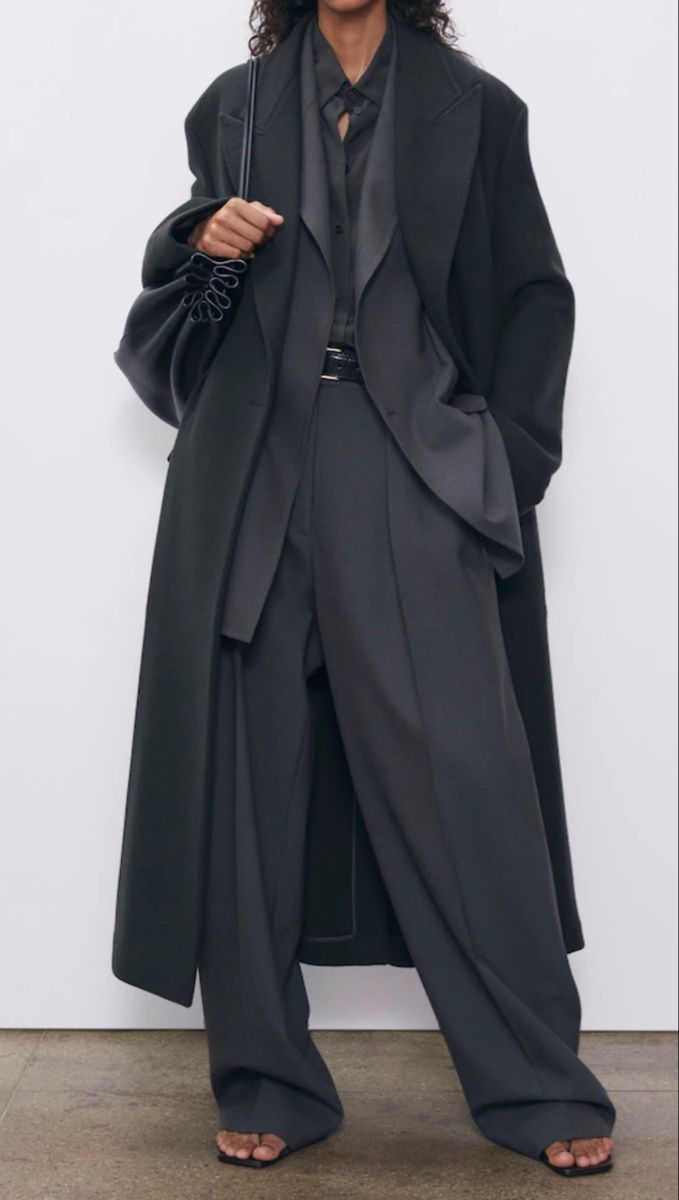 Modern Oversized Long Coat, Elegant Oversized Long Coat, Black Long Coat Aesthetic, Avant-garde Baggy Black Pants, Oversized Black Avant-garde Outerwear, Preppy Girl, Work Wardrobe, Mode Inspo, Elegant Outfit