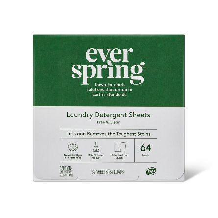 the ever spring laundry detergent sheets are shown in green and white, on a white background