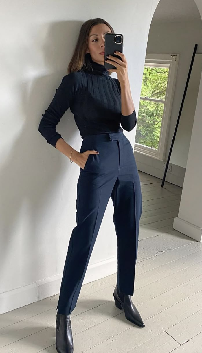 Slim Trousers Outfit, Navy Trousers Outfit Women, Navy Blue Pants Outfit, Blue Trousers Outfit, Navy Pants Outfit, Black Work Outfit, Outfit Formal Mujer, Trousers Women Outfit, Blue Pants Outfit