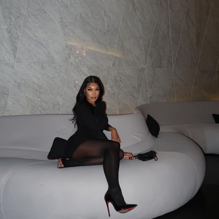 Black Attire Black Women, Long Dress Dinner Outfit, Feminine Birthday Outfits, Luxury Woman Outfit, Baddie Instagram Fits, All Black Winter Outfit Black Women, Black Mesh Tights Outfit, Luxury Style Aesthetic, Edgy Woman Aesthetic