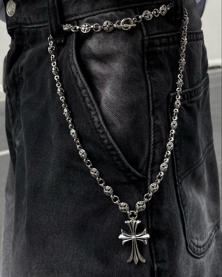 https://vt.tiktok.com/ZSYW36xxV/ Chrome Heart Accessories, Chrome Hearts Style, Silver Jewelry Inspiration, Chrome Heart Necklace, Chrome Hearts Chain, Chrome Hearts Aesthetic, Chrome Hearts Fashion, Nas Hip Hop, Chrome Hearts Necklace