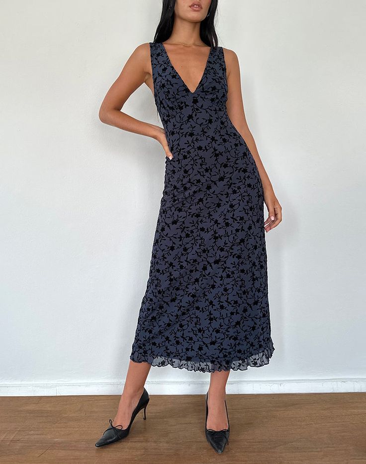 Navy Flocked Petal Midi Dress | Gabriela �– motelrocks-com-us Fall Midi, Summer Bodycon Dress, Midi Dress Style, Lettuce Hem, Black Satin Dress, Bandeau Dress, Long Sleeve Bodycon Dress, V Neckline, Dressy Casual