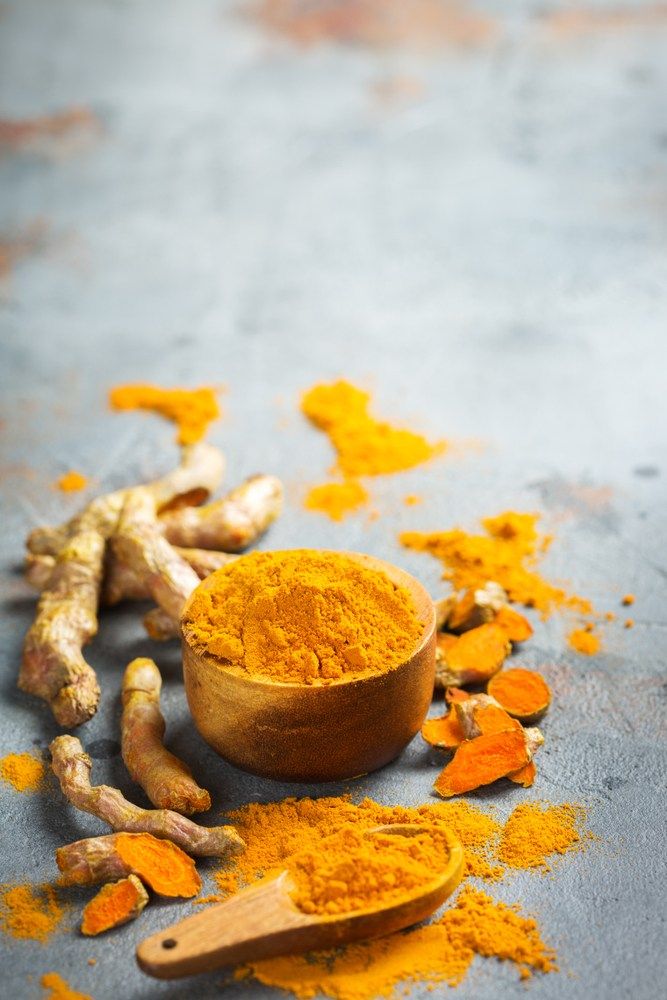 tumerical powder and ginger root on a table