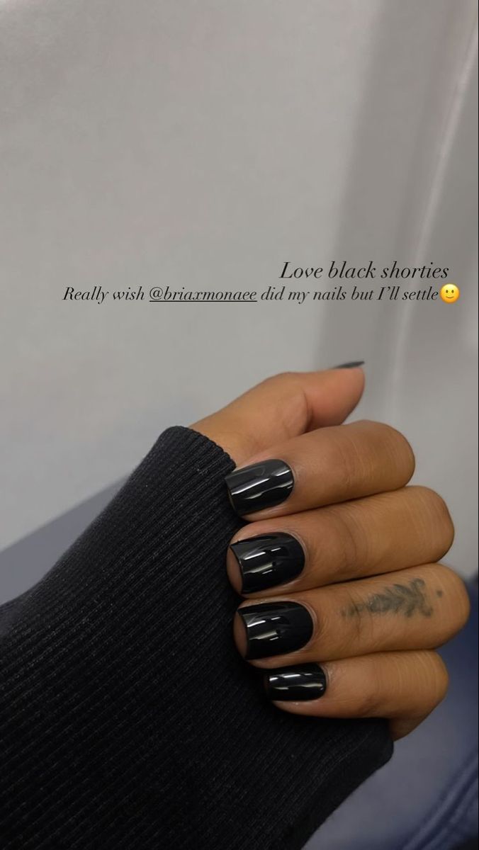 Short All Black Nails, Black Gel Acrylic Nails, All Black Short Nails, Manicure Ideas For Short Nails Natural, Short Black Acrylic Nails, Black Nails Square, Black Short Nails, Short Classy Nails, Black Nails Short