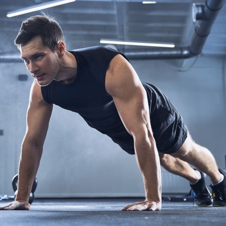 a man is doing push ups in the gym