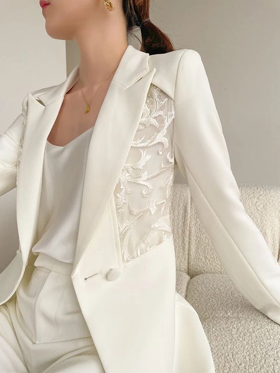 Sartorial Style Women, Unique Blazers Women, White Suits For Women Wedding, Woman Suit Fashion Chic, Office Jackets For Women, Unique Suits Women, Elegant Suits For Women, Designer Blazer For Women, Blazer Set Women