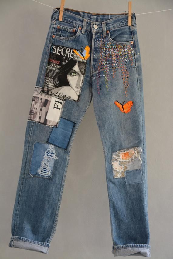 Ready to send :size 26Reworked Vintage Jeans with unique  Patches.----or----Made to order,  in any size, within 2 working days . If you need different size, please send me a message and I will make you a special and unique design within 2 working days.They are all different! No one will have the same one as you have! Hand painted, one of kind jeans.You pick your size, model (slime- boyfriend- high waist- low waist) and primer color and you will get your singular design."my queens wish" is a wome Jeans Recycling, Jean Diy, Redone Jeans, Diy Jeans, Look Jean, Denim Art, Custom Jeans, Painted Jeans, High Waist Denim