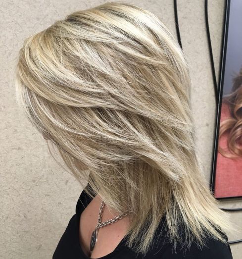 Medium Layered Blonde Haircut Long Feathered Hairstyles, Layered Thick Hair, Blonde Haircut, Feathered Layers, Feathered Hair, New Hair Styles, Thick Hair Cuts, Straight Layered Hair, Medium Layered Haircuts