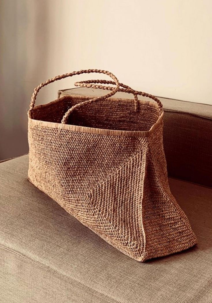 Natural raffia oversized basket bag Rectangle shape Plaited shoulder straps Woven in Madagascar, designed in Australia Dimensions: 65cm x 33cm x 5 cm Oversized Beach Bags, Alice Bag, Crochet Market Bag, Oversized Bag, Woven Raffia, Jute Bags, Linen Bag, Basket Bag, Denim Bag