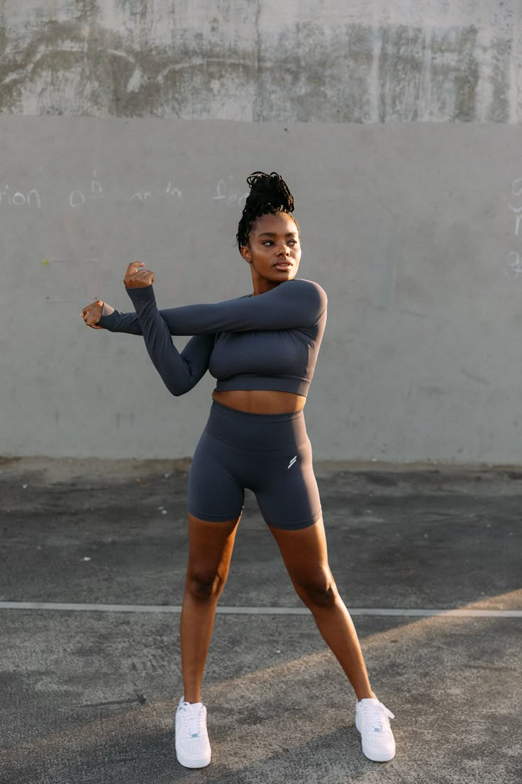 Athletic Shoot Ideas, Poses For Athletic Wear, Gym Wear Photoshoot Ideas, Athletic Photoshoot Poses, Activewear Shoot Ideas, Gymwear Photoshoot Ideas, Active Wear Poses, Athletic Wear Photoshoot Ideas, Sport Wear Photography