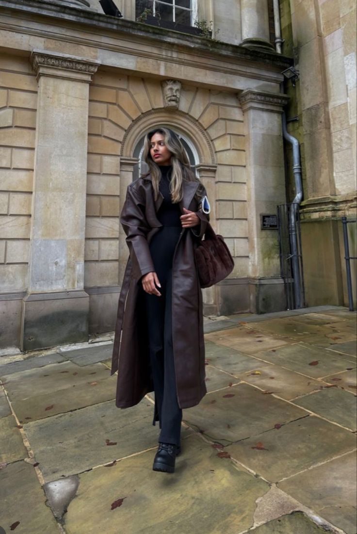 Style Leather Trench Coat, Timeless Trench Coat, Dark Brown Leather Trench Coat, Long Brown Leather Trench Coat Outfit, Brown Trench Coat Outfits, Brown Leather Trench Outfit, Leather Long Coat Outfit, Long Brown Leather Coat Outfit, Long Brown Leather Coat