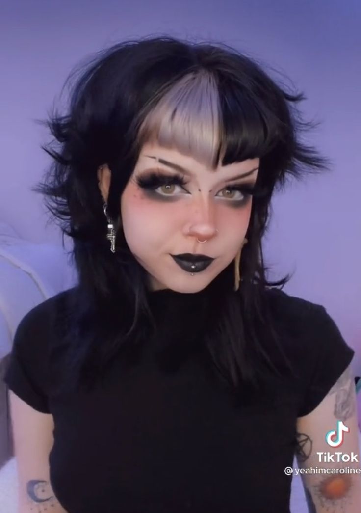 Goth Haircut Short Bangs, Edgy Goth Haircuts, Pointy Bangs Goth, Short V Bangs, Gothic V Bangs, Alternative Bob Haircut Bangs, Pointed Bangs Goth, Punk Goth Hairstyle, Alt Hair Round Face