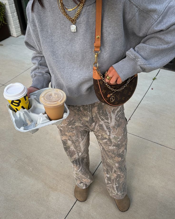 early mornin’ coffee run !!! Cute Running Outfits Winter, Morning Coffee Outfit, Coffee Run Outfit, Winter Running Outfit, Cute Running Outfit, Run Outfit, Hippie Sabotage, Style Vision Board, Comfy Summer Outfits