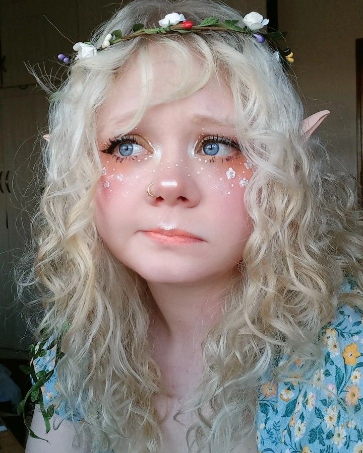 Elf Make-up Fairy Faceclaim, Forest Makeup Woodland Fairy, White Elf Costume, Garden Fairy Makeup Ideas, Winter Elf Makeup, Elf Princess Makeup, Gnome Makeup, Woodland Fairy Costume Diy, Cute Elf Makeup